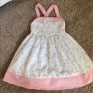 Adorable Girls Dress with 🐝 and 🌹